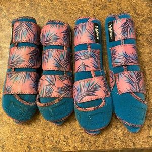 Turquoise feather splint boots